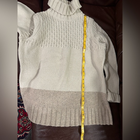 Cream and Tan Woolrich Sweater - Picture 6 of 6
